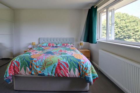6 Freshfields, Croydon, CR0 7QS
