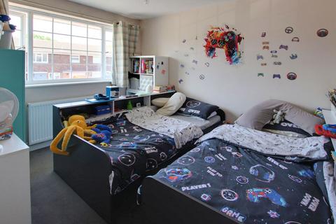6 Freshfields, Croydon, CR0 7QS
