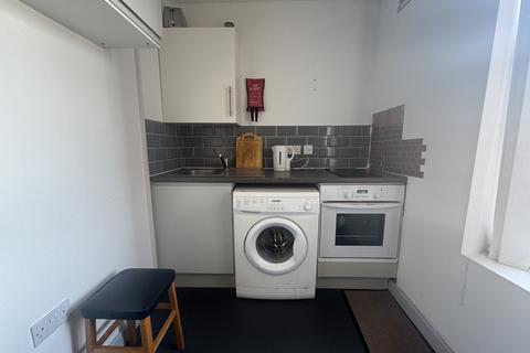 Studio to rent, Dodworth Road , S70
