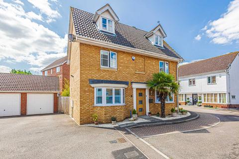 4 bedroom detached house for sale, Nesbit Close, Wickford, SS12