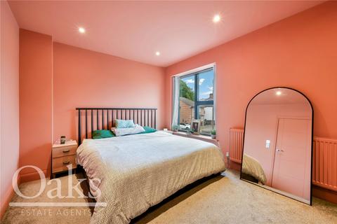 39 Dickensons Lane, London, SE25 5HS