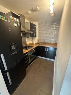 Flat to rent, London, RM7
