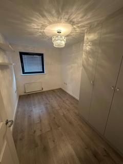 Flat to rent, London, RM7