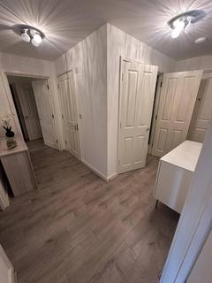 Flat to rent, London, RM7