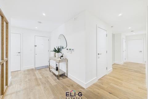 3 bedroom flat for sale, Newlands House, Tenterden Grove, NW4