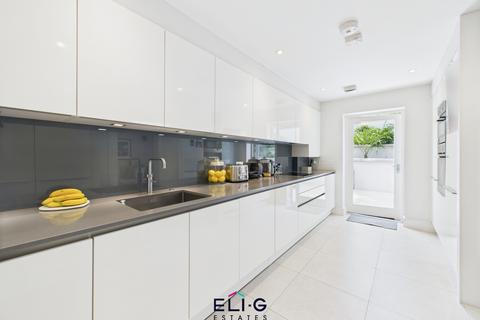 3 bedroom flat for sale, Newlands House, Tenterden Grove, NW4