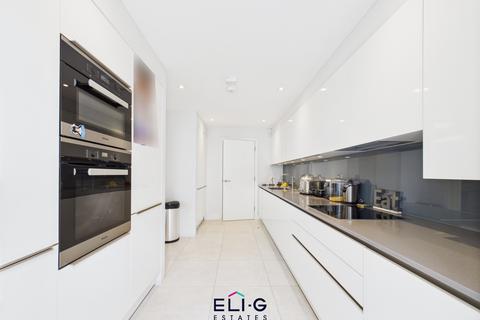 3 bedroom flat for sale, Newlands House, Tenterden Grove, NW4