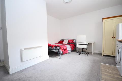 Studio to rent, York Place, Brighton
