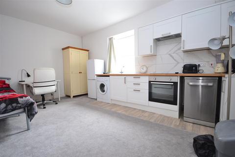 Studio to rent, York Place, Brighton