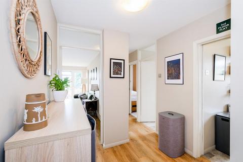 2 bedroom apartment for sale, Castle Avenue, Highams Park