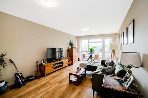 2 bedroom apartment for sale, Castle Avenue, Highams Park