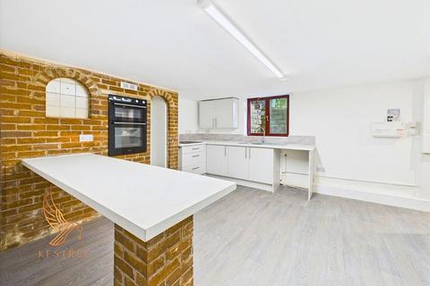 2 bedroom end of terrace house for sale, Hope Street, Huddersfield HD3