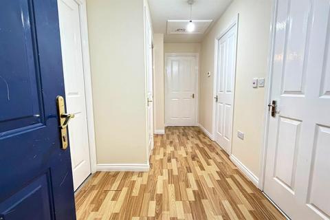 2 bedroom apartment for sale, Glandford Way, Chadwell Heath, Romford, RM6 4US