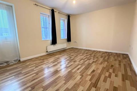 2 bedroom apartment for sale, Glandford Way, Chadwell Heath, Romford, RM6 4US