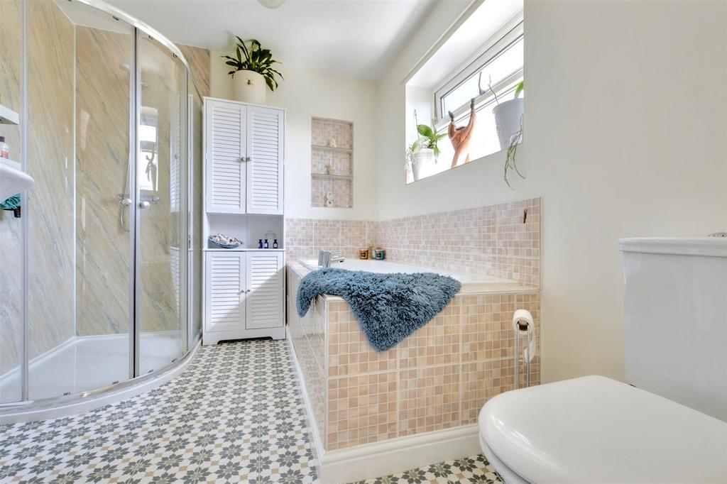 Bathroom 1.jpeg