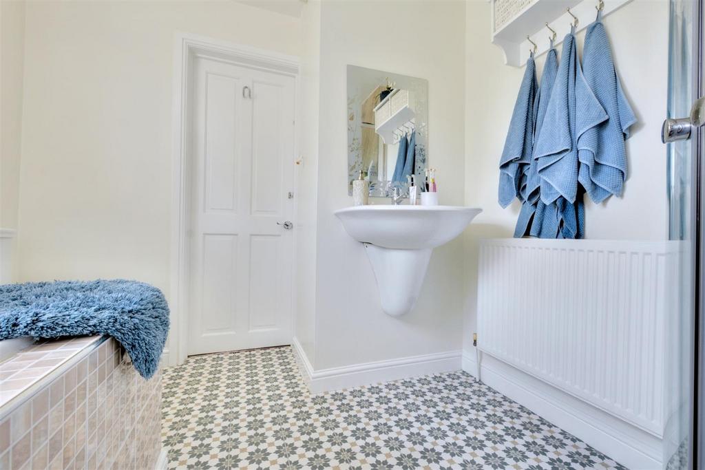 Bathroom 2.jpeg