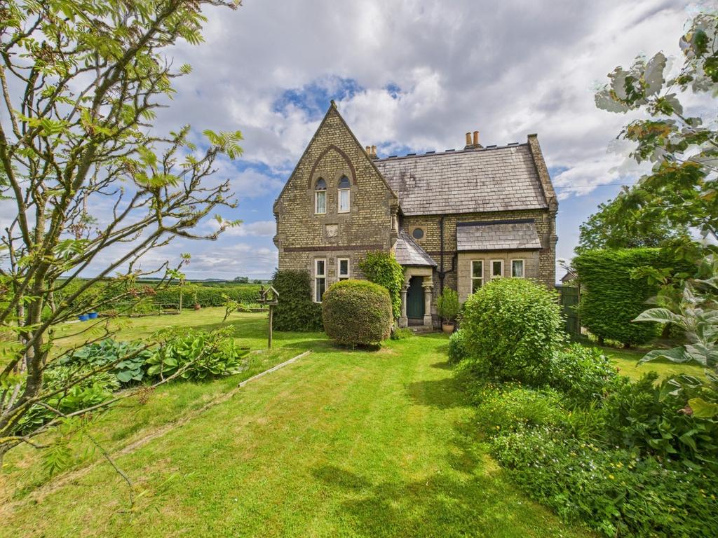 3 Bedroom Detached House - For Sale