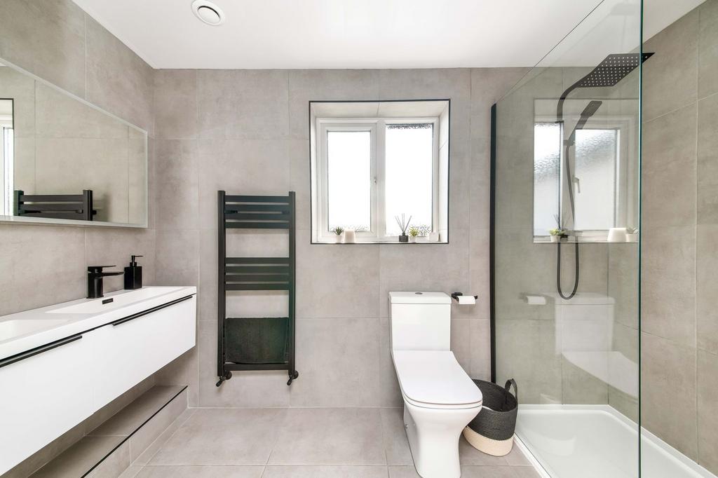 Bedroom one en suite