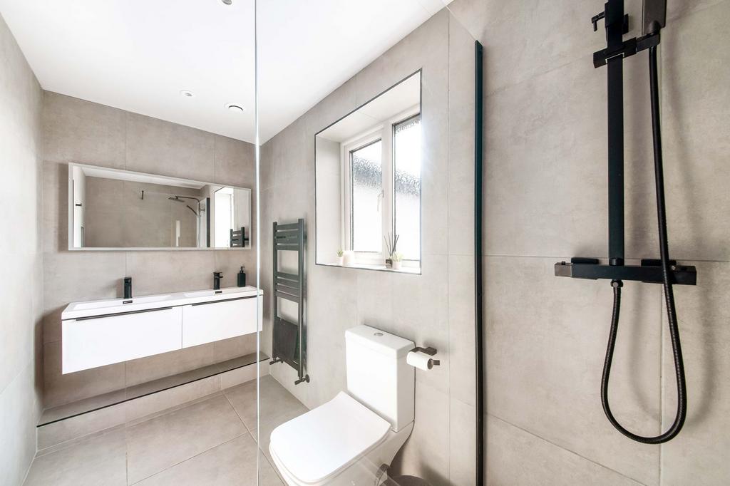Bedroom one en suite