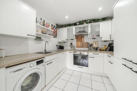 2 bedroom flat for sale, Meadowcourt Road, Blackheath, London, SE3