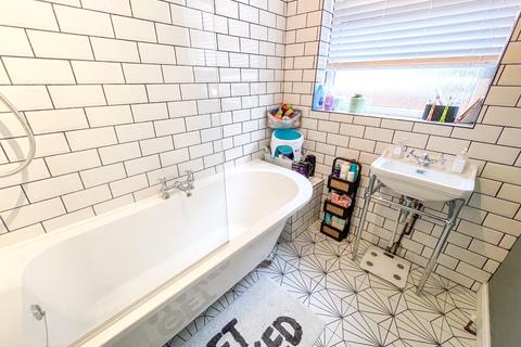 9 Earl Road, Northfleet, Gravesend, DA11 7AE