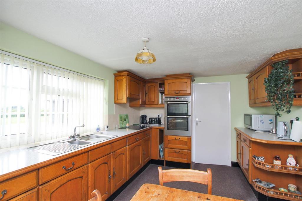 Kitchen - b.JPG