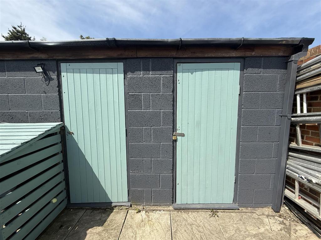 STORE & GAMES ROOM