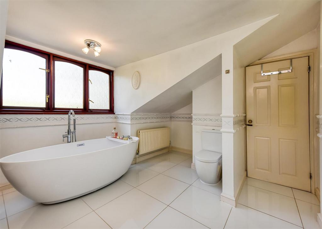 Earlswood Lodge-Bathroom (3).jpg