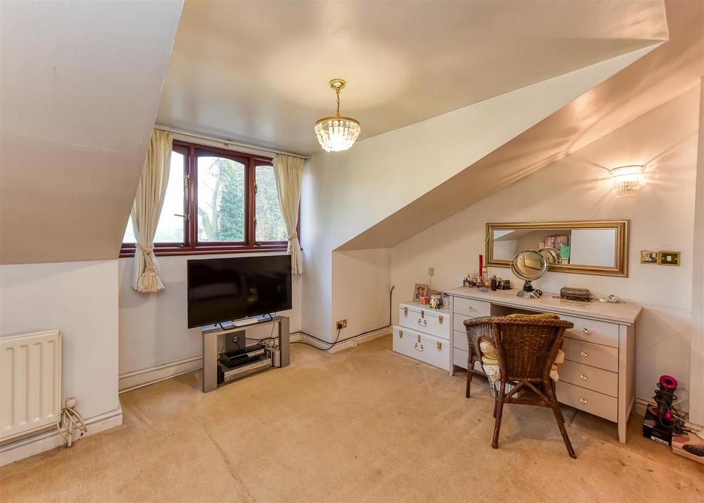 Earlswood Lodge-Bedroom 1 (2).jpg
