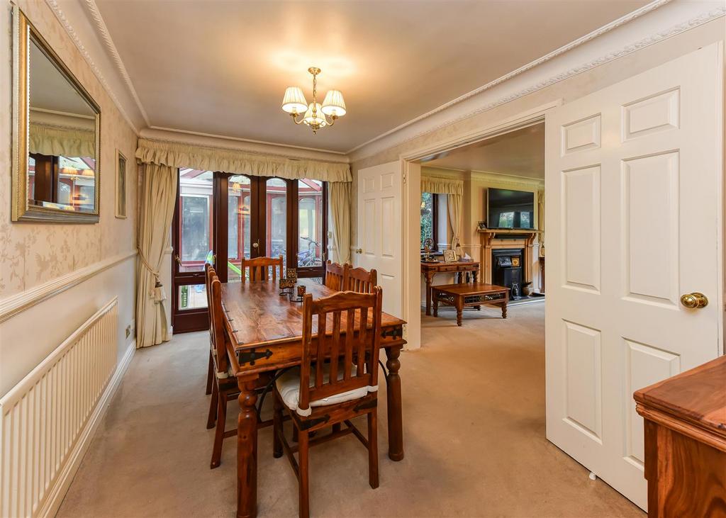Earlswood Lodge-Dining Room.jpg