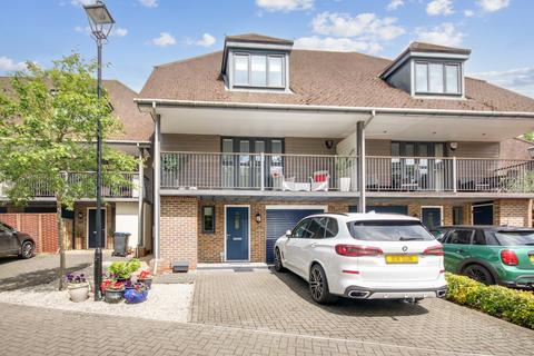23 Sunnyside Close, East Grinstead, RH19 4QW
