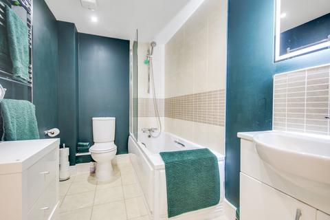 23 Sunnyside Close, East Grinstead, RH19 4QW
