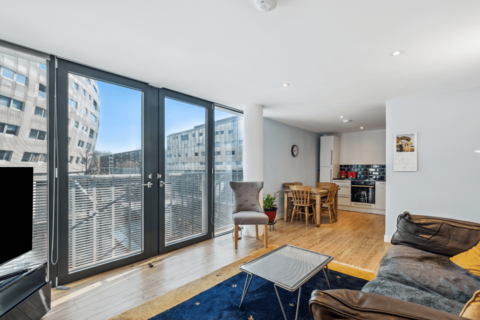 2 bedroom apartment for sale, at Hester Road, Wandsworth, London SW11
