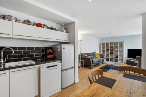 2 bedroom apartment for sale, at Hester Road, Wandsworth, London SW11