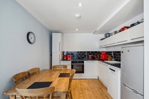 2 bedroom apartment for sale, at Hester Road, Wandsworth, London SW11