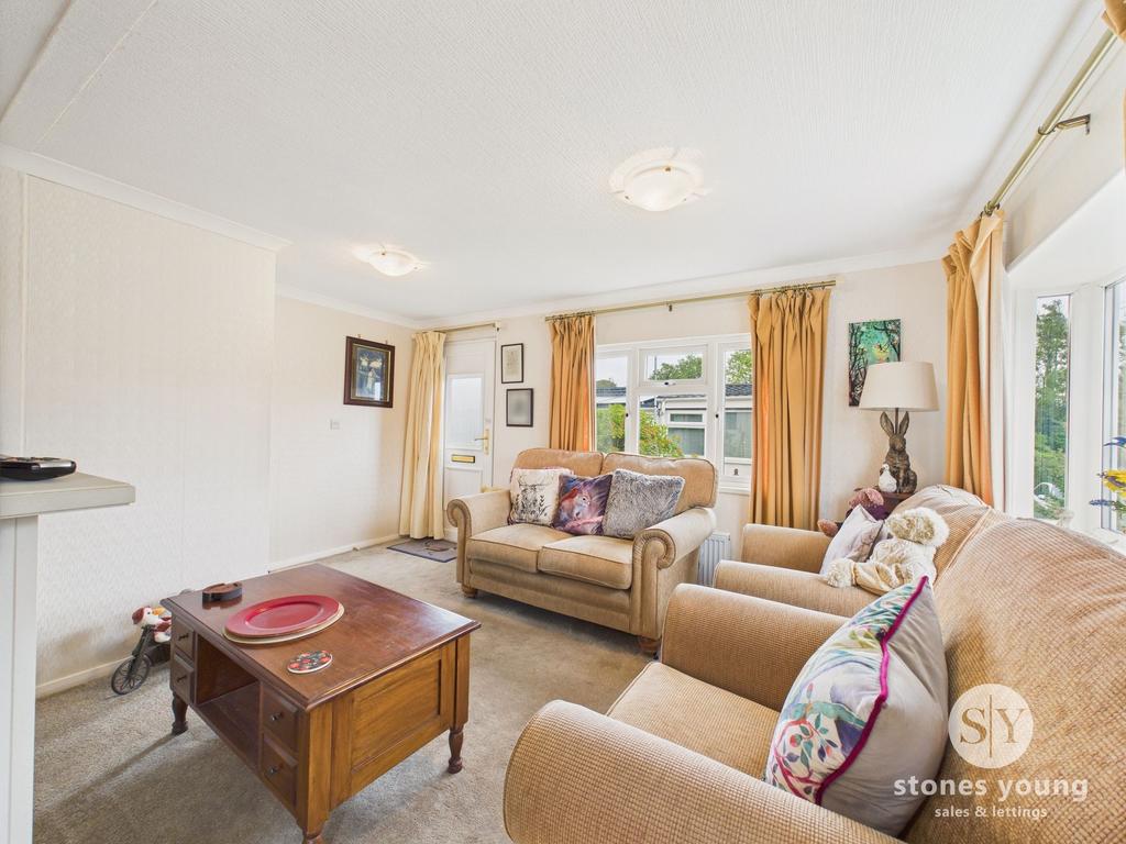Lounge &amp; Dining Room