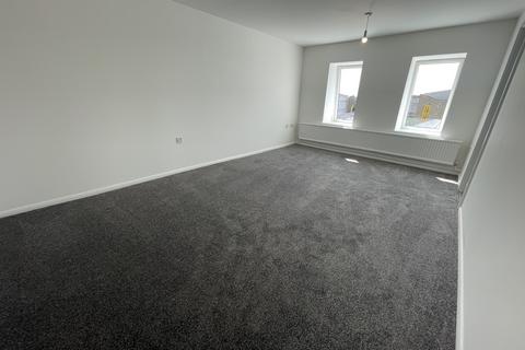 2 bedroom flat to rent, Limes Avenue, Chigwell IG7