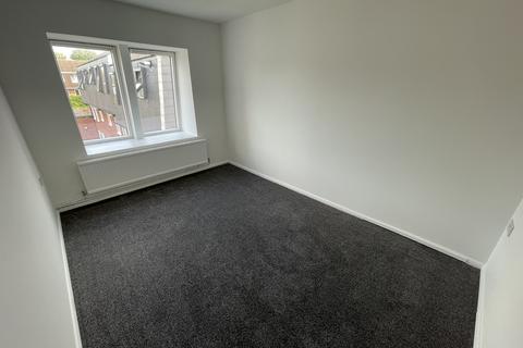 2 bedroom flat to rent, Limes Avenue, Chigwell IG7