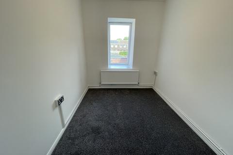 2 bedroom flat to rent, Limes Avenue, Chigwell IG7