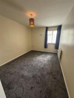 2 bedroom flat to rent, Bishops Close, Smethwick