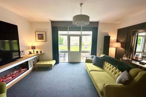 2 bedroom flat for sale, Crossley Apartments, Savile Park, Halifax