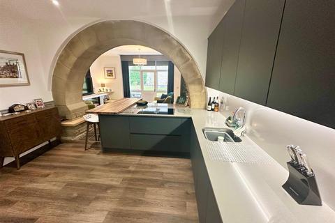 2 bedroom flat for sale, Crossley Apartments, Savile Park, Halifax