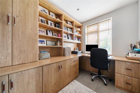 28 Cobbetts Walk, Bisley, Woking, GU24 9DU