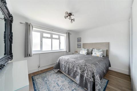 28 Cobbetts Walk, Bisley, Woking, GU24 9DU