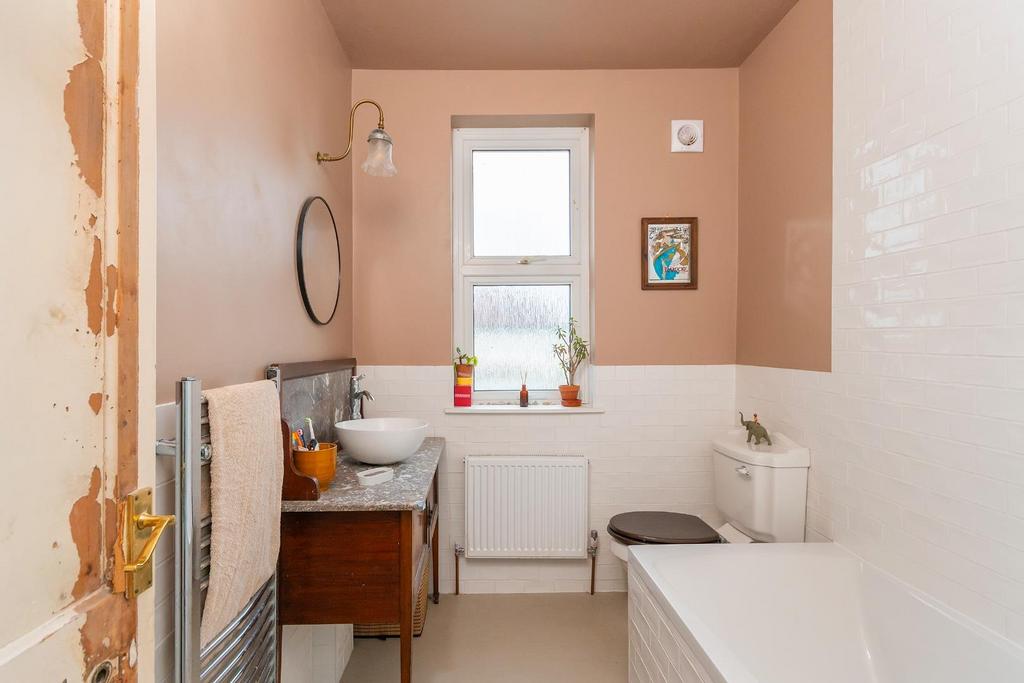 3 D4 PHD - Bathroom C.jpg