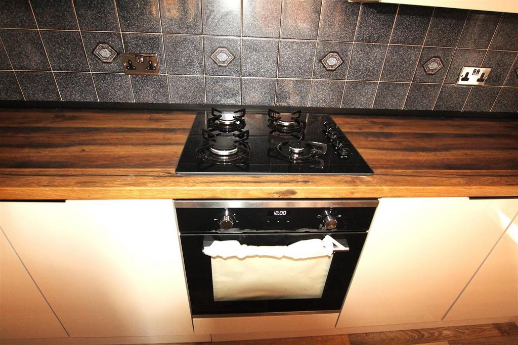 Fitted kitchen