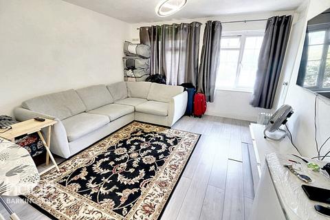 1 bedroom maisonette for sale, Laing Close, Hainault