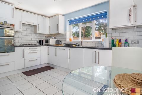 25 Lovering Road, Cheshunt, Waltham Cross, EN7 6WU