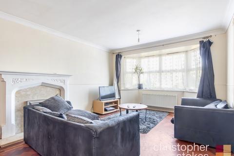 25 Lovering Road, Cheshunt, Waltham Cross, EN7 6WU