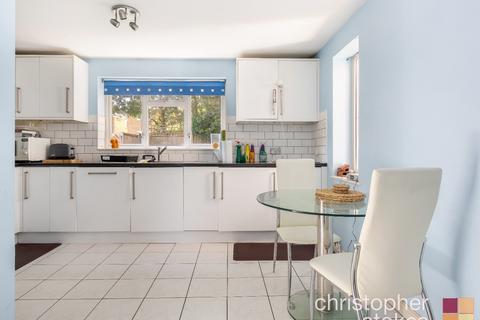 25 Lovering Road, Cheshunt, Waltham Cross, EN7 6WU